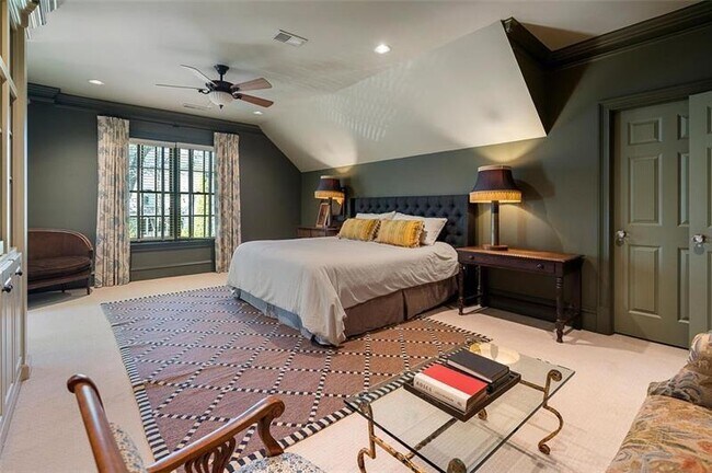 Building Photo - 5000 Long Island Dr