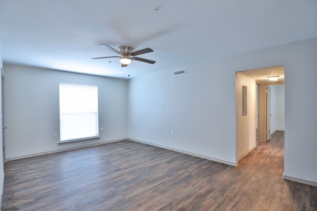 Building Photo - Newly Remodeled South Abilene Apartments!