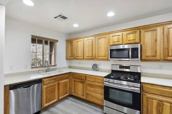 Building Photo - Beautiful 3 Bed Home With 3 Full Baths And Bed and Full Bath On 1st Floor