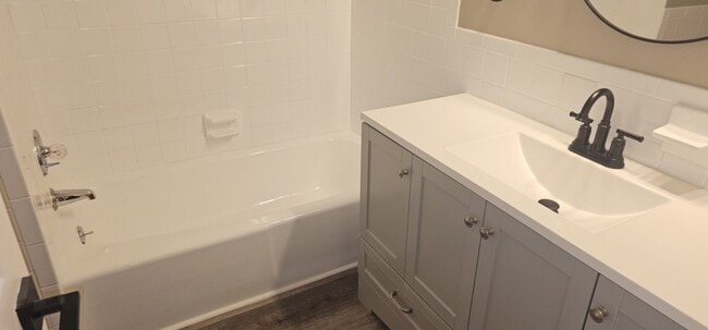 Building Photo - Move in special - Newly Renovated SF in North KC