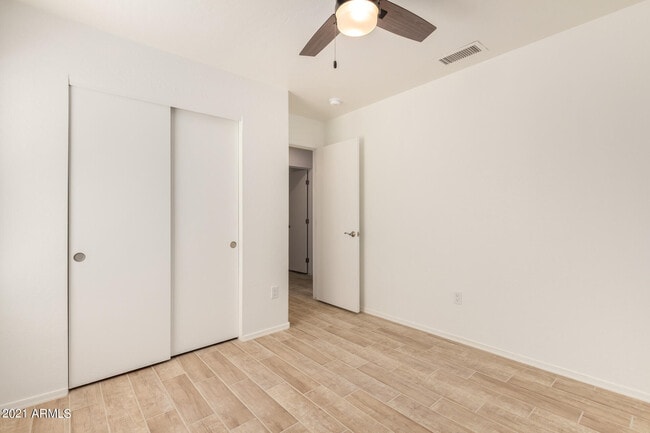 Building Photo - 929 E Saragosa St