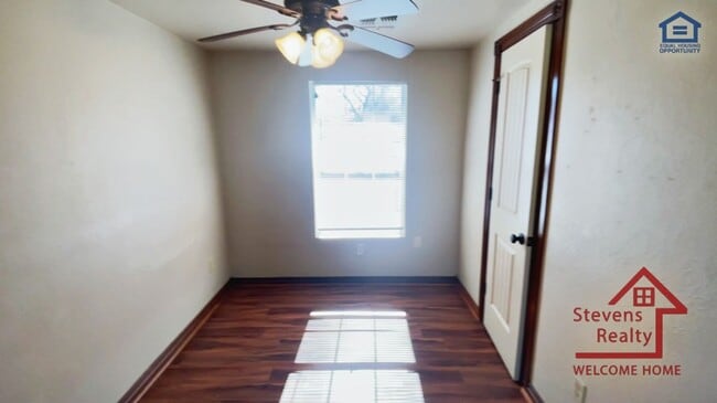 Building Photo - 1602 NW Lindy Ave