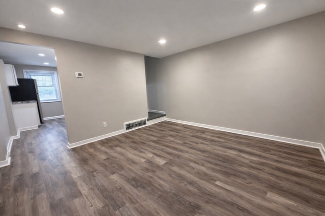 Building Photo - Charming Updated 2BR Rowhome with Modern Kitchen & Washer/Dryer