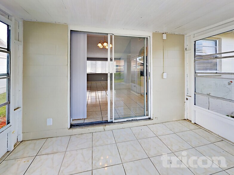 Building Photo - 8235 Donaldson Dr