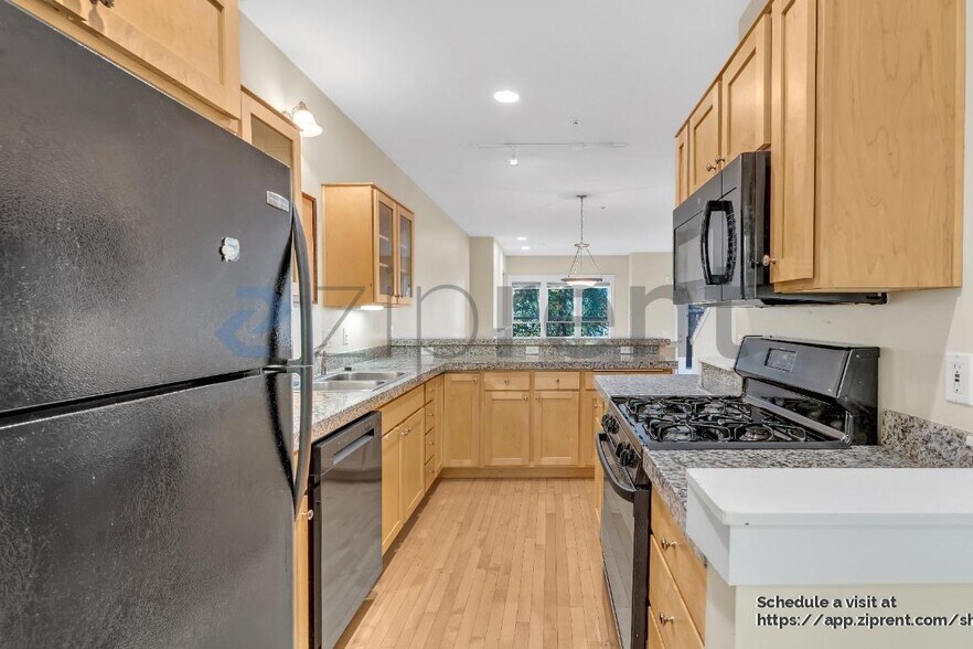 Building Photo - 7909 SW 31st Ave