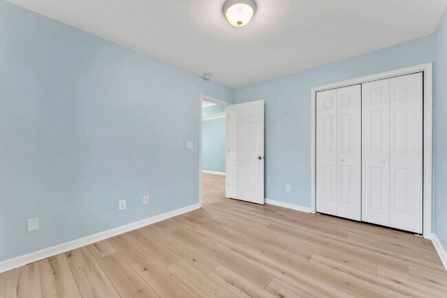 Building Photo - Spacious 3BR, 2BA Townhome with 2-Car Garage & Fireplace $1850/mo rent***