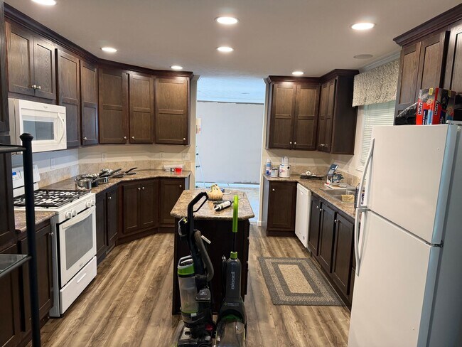 Building Photo - 5774 Glatfelters Station Rd