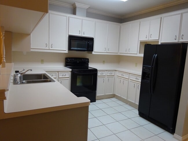 Building Photo - 2420 Stone Hollow Dr