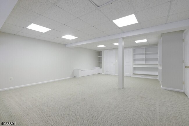 Building Photo - 240 Patriot Hill Dr