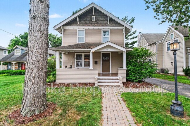Building Photo - 127 Drace St