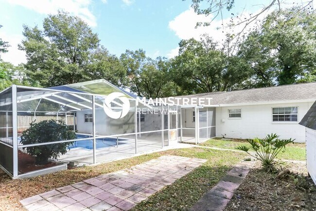 Building Photo - 4 Bedroom Pet-Friendly Home in Brandon, FL...