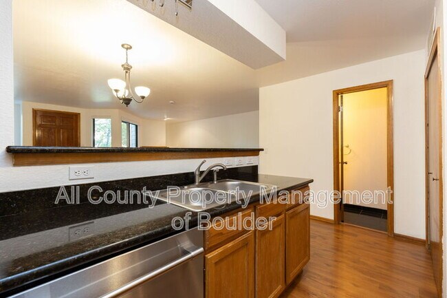 Building Photo - 5056 Buckingham Rd