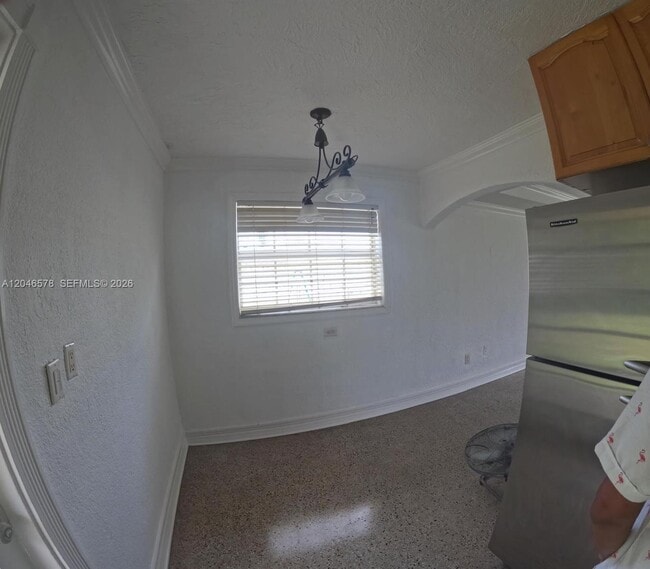 Building Photo - 5720 SW 38th Ct