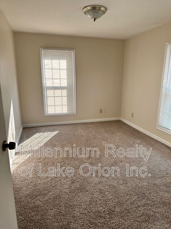 Building Photo - 709 W Dryden Rd