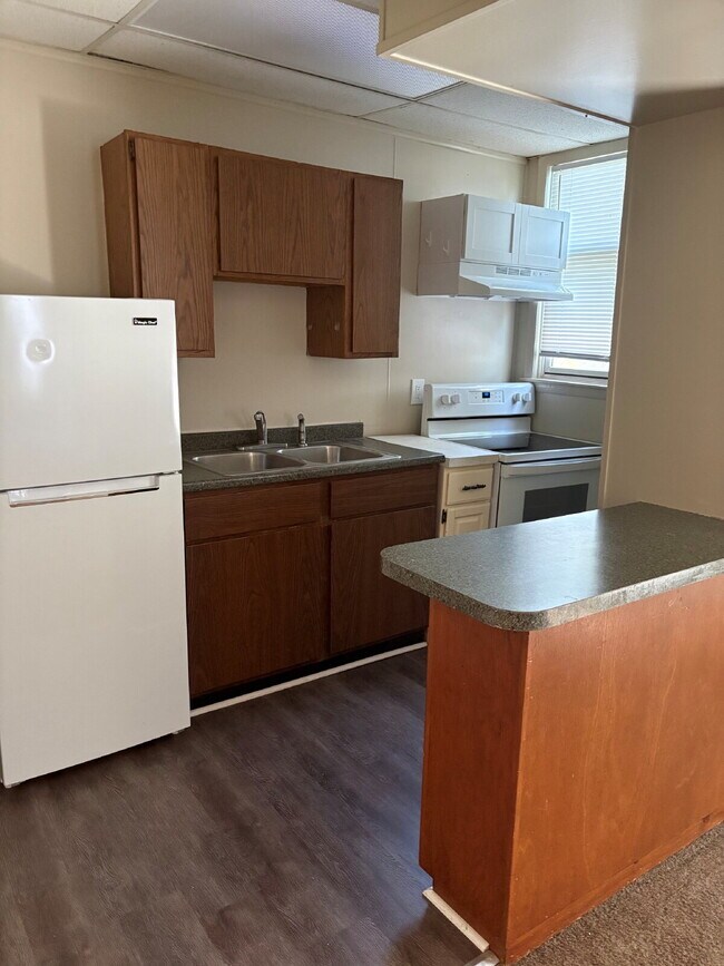 Building Photo - Super Clean 1 Bedroom Apartment