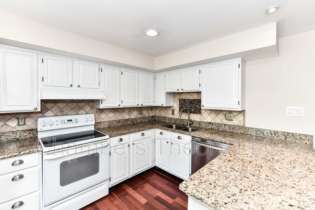 Building Photo - 1549 Twisted Oak Dr