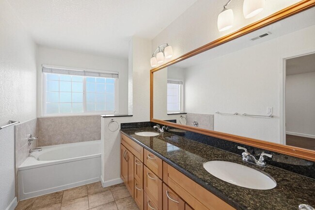 Building Photo - 1286 Crestpoint Dr