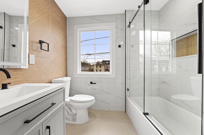 Building Photo - 8 Essex St