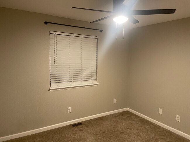 Building Photo - 3228 W Girard Ave