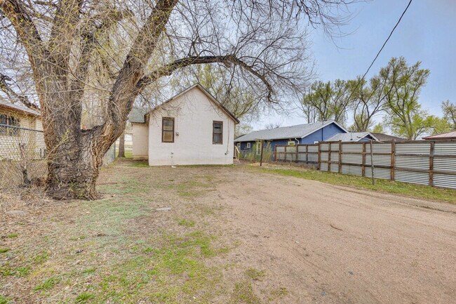 Building Photo - 744 E Cucharras St