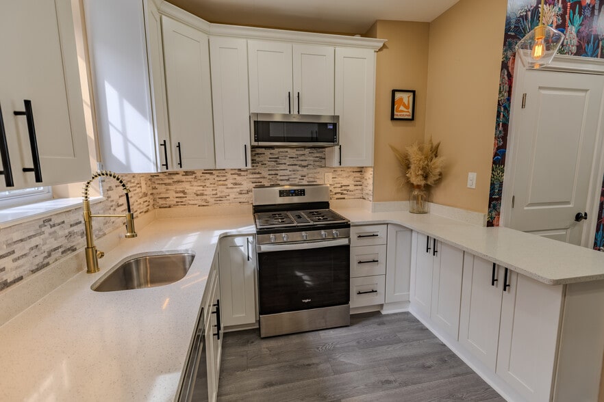 Building Photo - 1828 Hoffman St