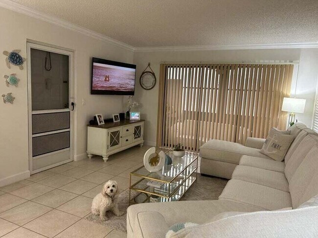 Building Photo - 825 Sky Pine Way