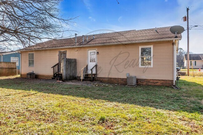 Building Photo - Affordable 2BR Ranch Duplex in N. Columbia — Move-In Special!