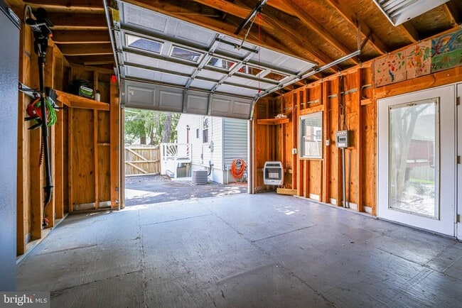 Building Photo - 4038 Maple St
