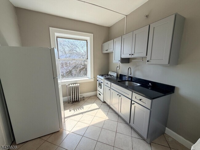 Building Photo - 16 Irving Ave