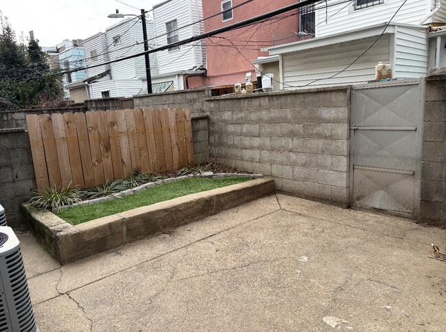 Building Photo - 1624 S Broad St