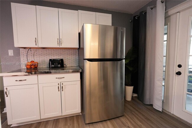 Building Photo - 742 Granada St