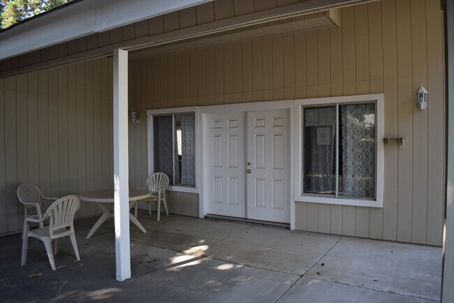 Building Photo - 128 Arcadia Dr