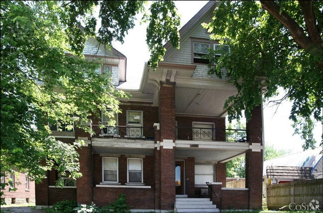 Primary Photo - 3743 Main St