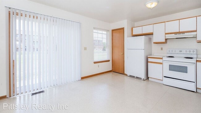 Building Photo - 4 br, 2.5 bath Apartment - 806 Fotis Drive