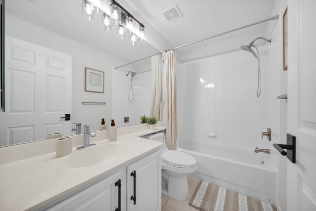 Building Photo - Fully Furnished 3 beds 3 bath Annual Rental with Private Heated Pool in Ventura Pelican Marsh