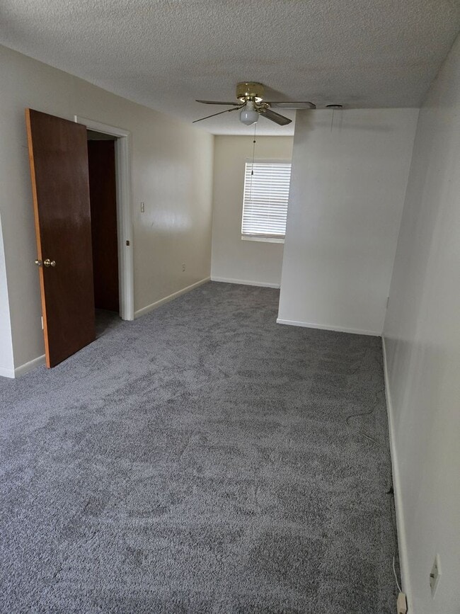 Building Photo - 2923 Celeste Dr