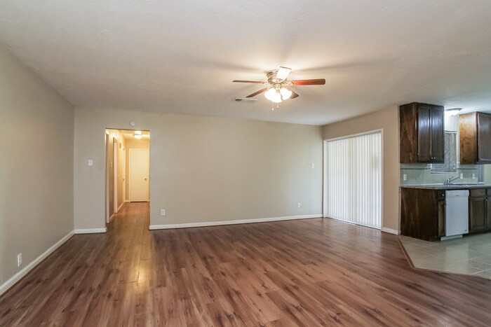 Building Photo - 701 Inwood Dr