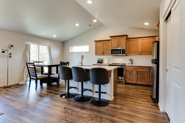 Building Photo - 1526 McKinley St