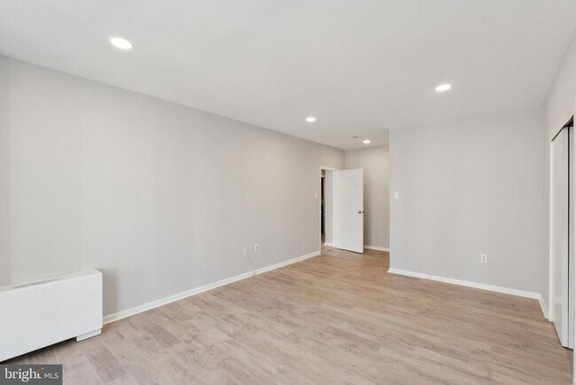 Building Photo - 135 S 19th St