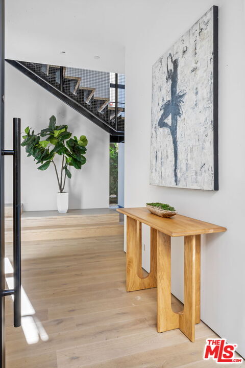 Building Photo - 8890 Rosewood Ave