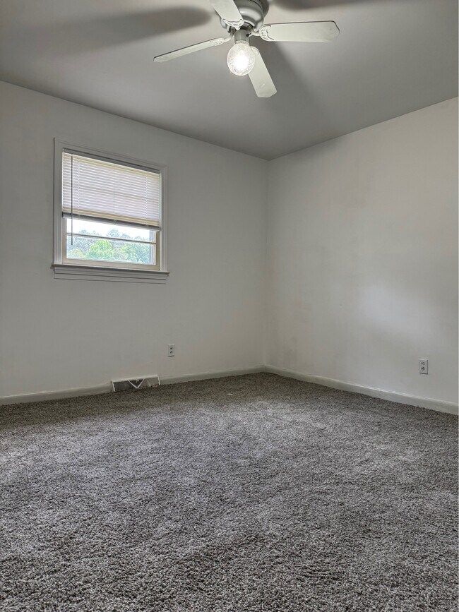 Building Photo - 1813 Ashcraft Ave