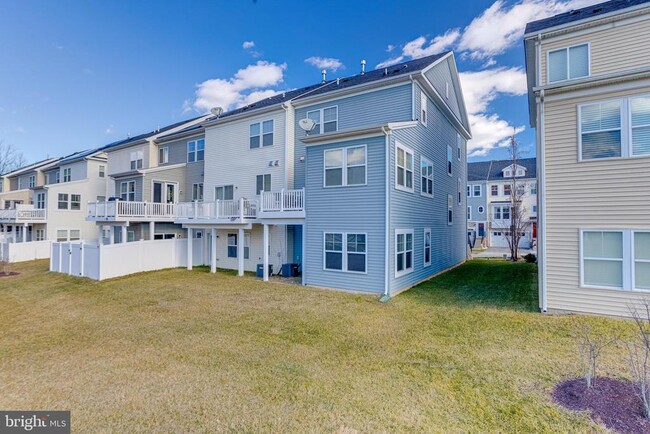 Building Photo - 7520 Calais Way