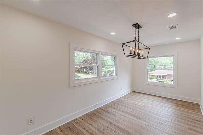 Building Photo - 525 Rosemont Dr