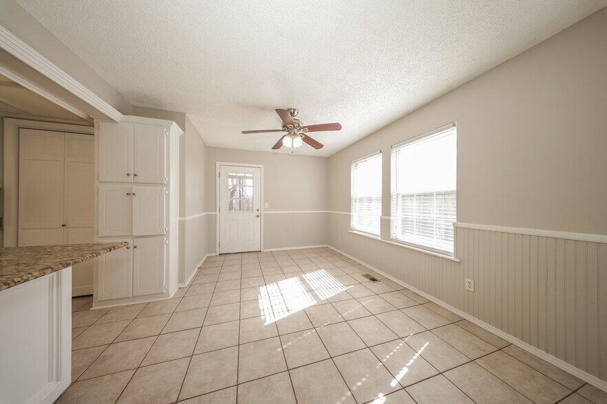 Building Photo - 11240 Cimarron Dr