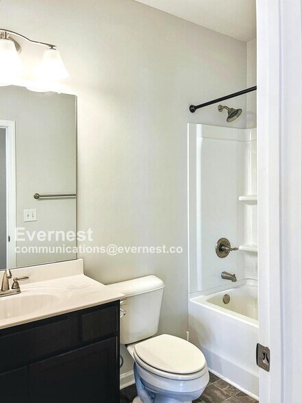 Building Photo - 2217 Silverton Dr