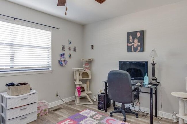 Building Photo - Charming Duplex in Norman!