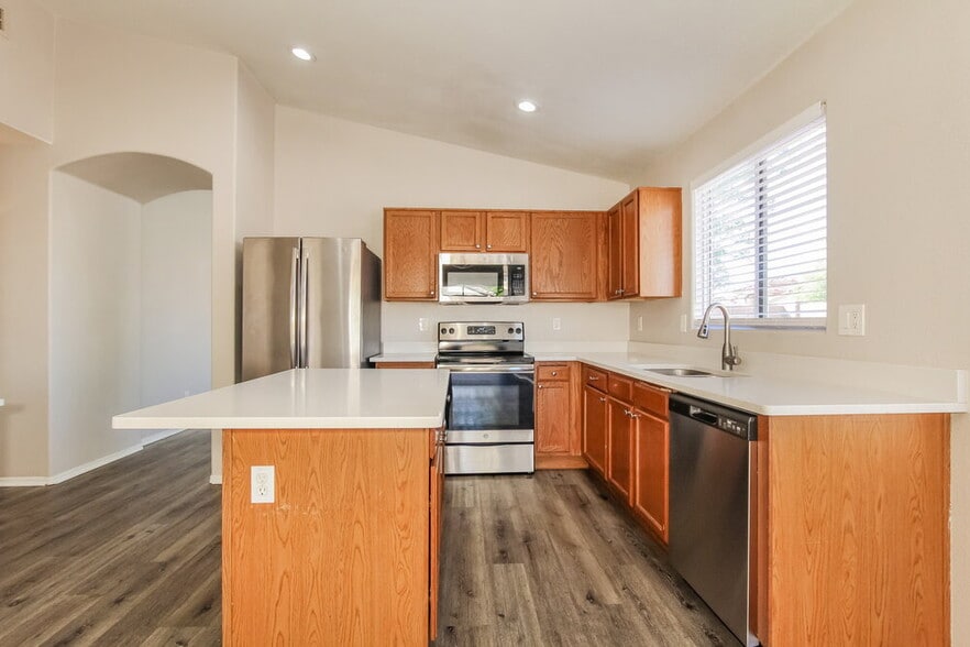 Building Photo - 8234 W Pima St