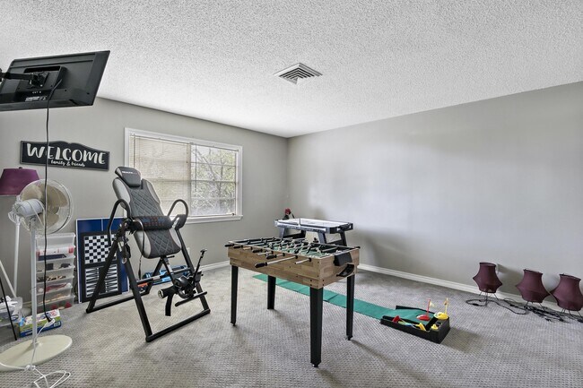 Building Photo - 2508 Memorial Dr