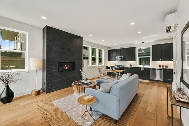 Building Photo - 3bd/1.75ba Seattle Townhome