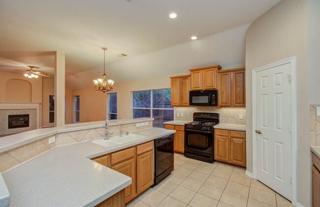 Building Photo - 14403 Red Tailed Hawk Ln